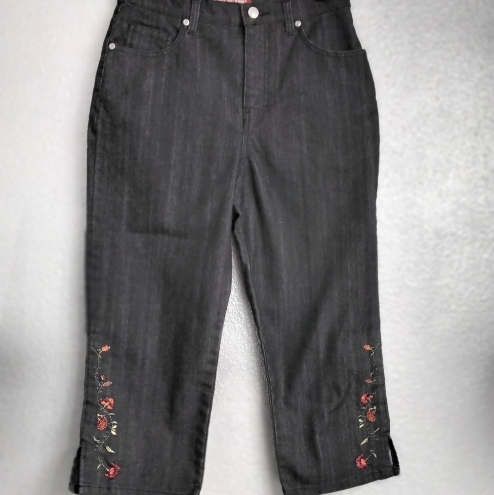 Gloria Vanderbilt Embroidered Capri Jeans Size 8P